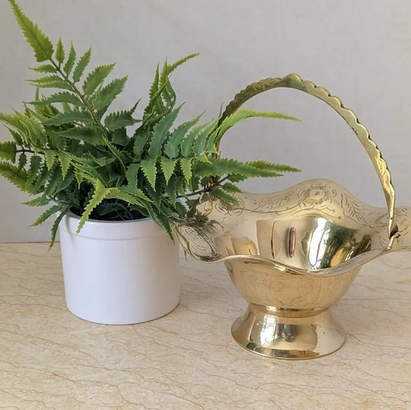 Vintage Brass Etched Scalloped Edge Shiny Basket Movable Handle Cottagecore - Picture 13 of 13